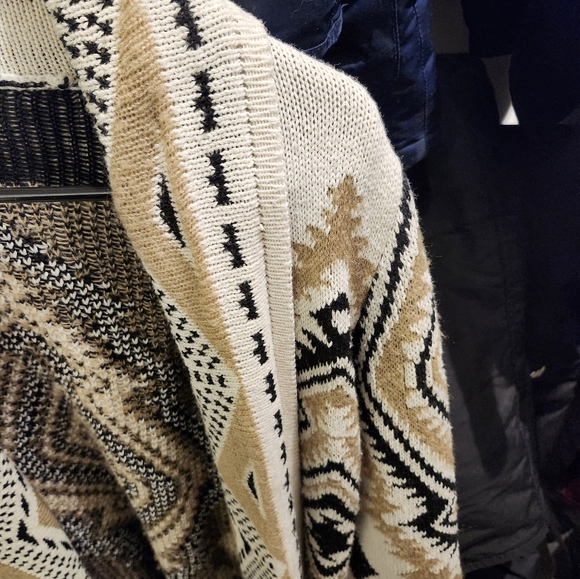 Designed cardigan - Picture 3 of 6